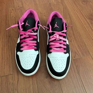 Jordan 1 low fuschia pink